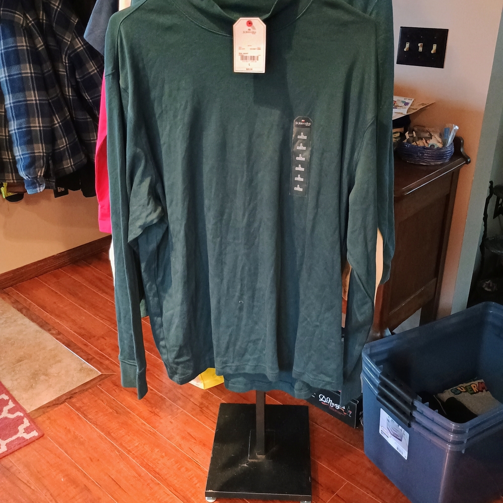St. John's Bay Men's Green Long Sleeve Shirt